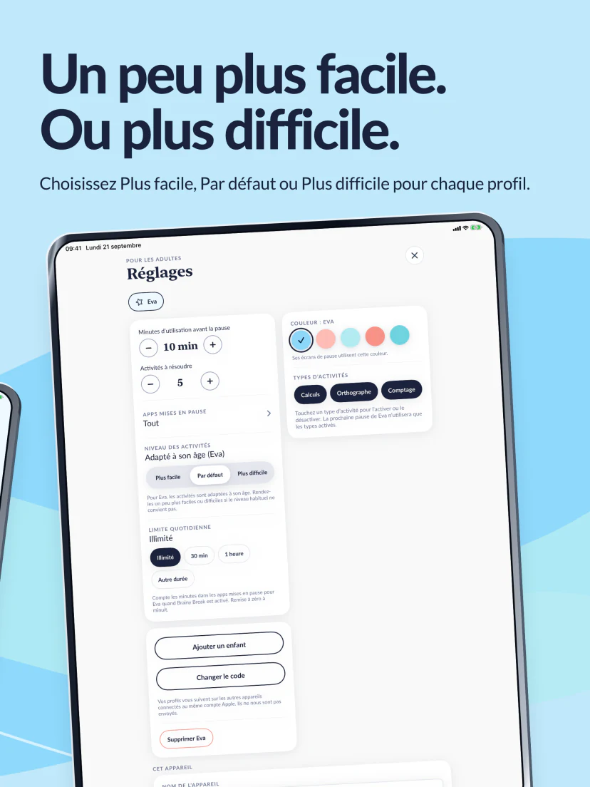 Un peu plus facile, ou plus difficile. Dans les réglages, le parent choisit Plus facile, Par défaut ou Plus difficile pour chaque profil.